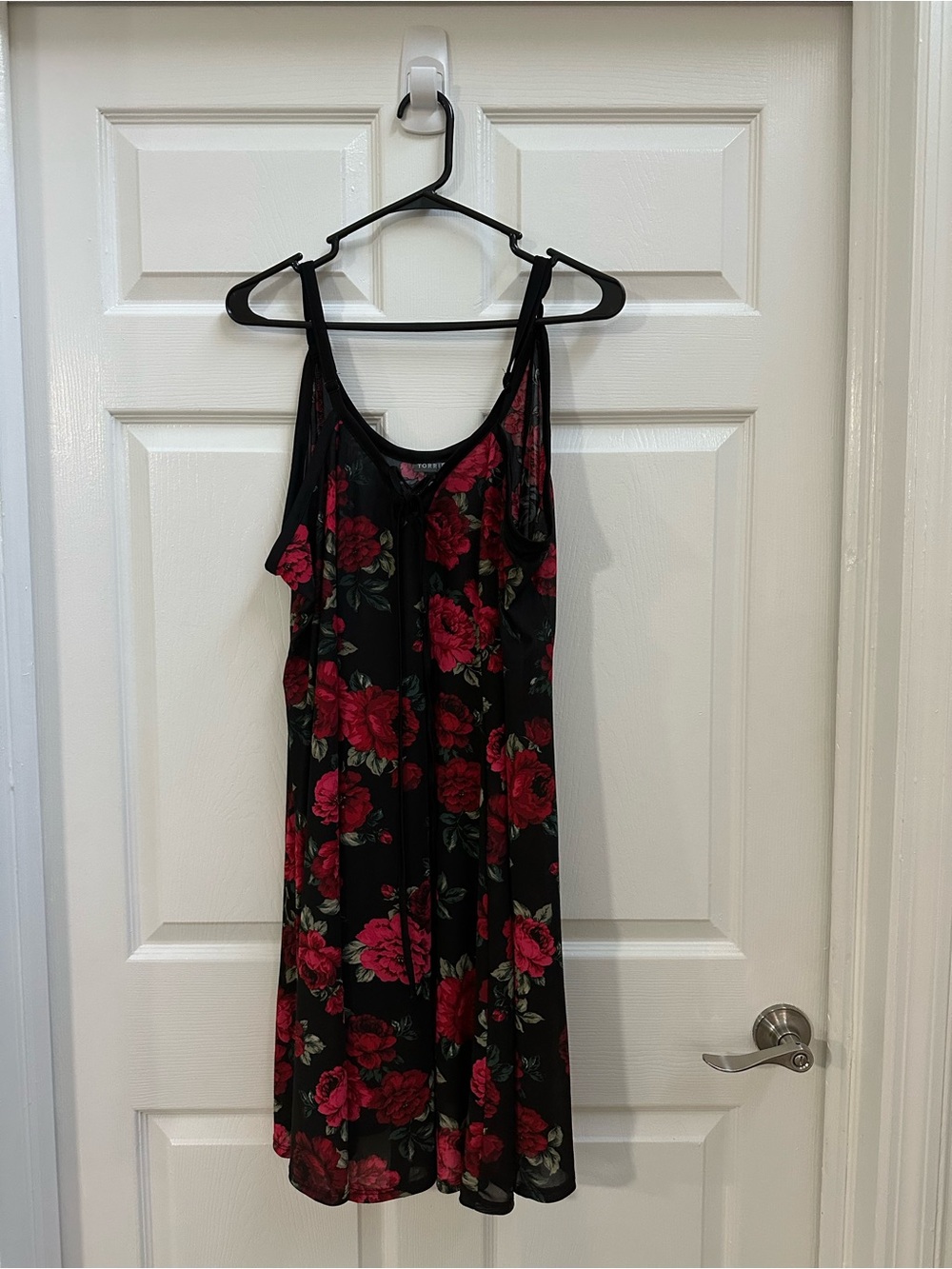 torrid Black nightgown  with Red Rose Floral Print Sz 3 3x
